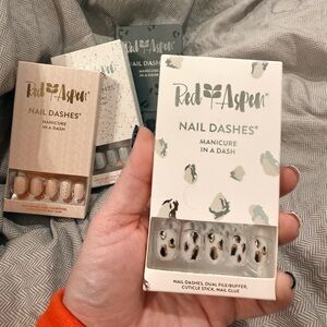 Red Aspen leaping snow leopards, Lexie Nail Dashes - Manicure in a Dash